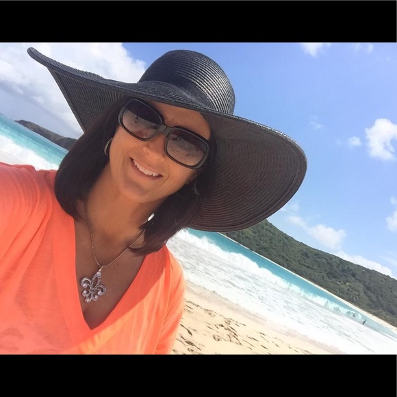 Meet your Posher, Debbie - Picture 6 of 16